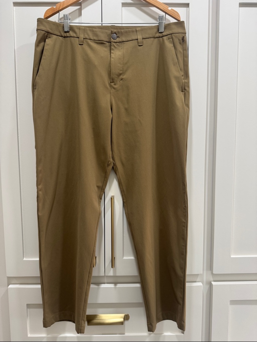 Men’s Lululemon NWOT size 36x32 khaki pants

Dark Khaki color